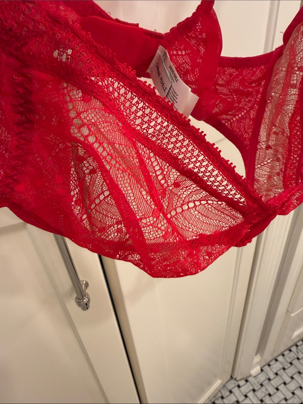 Simone Perele red lace bra - Picture 4 of 5